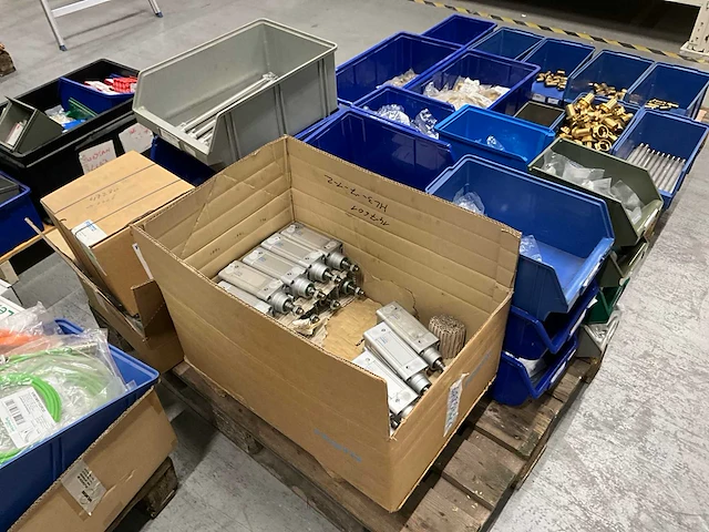 Festo partij pneumatische onderdelen - afbeelding 43 van  48