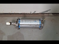Festo pneumatische cilinder - afbeelding 2 van  4