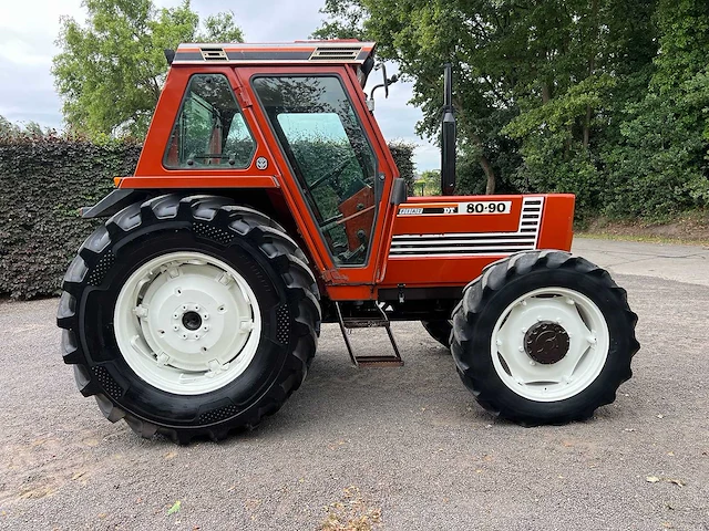 Fiat - 1992 - 80-90dt - vierwielaangedreven landbouwtractor - afbeelding 13 van  17