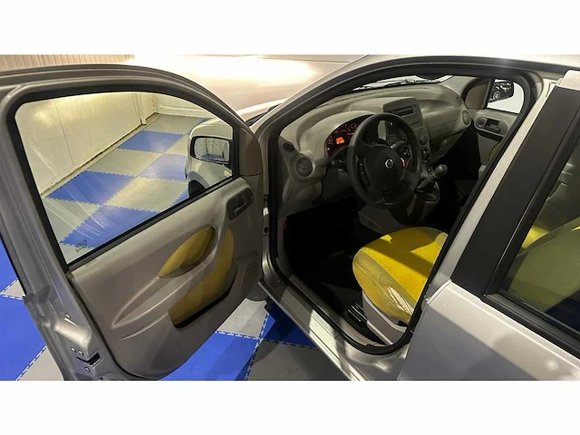 Fiat - 2003 - panda - personenauto - afbeelding 10 van  34