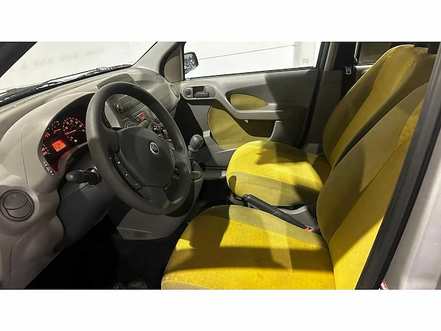 Fiat - 2003 - panda - personenauto - afbeelding 13 van  34