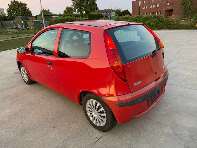 Fiat - 2003 - punto - personenauto - afbeelding 2 van  14