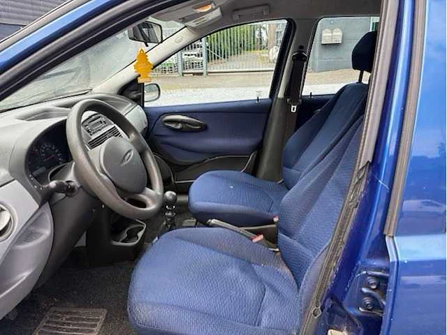 Fiat - punto - car - 2001 - afbeelding 14 van  14