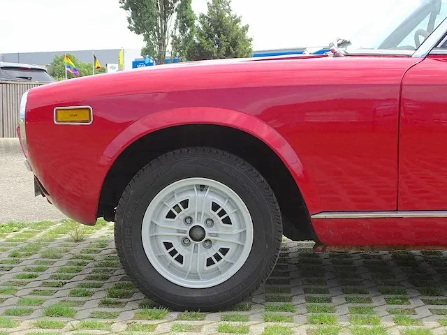 Fiat 124 sport spider 1800 - afbeelding 2 van  56