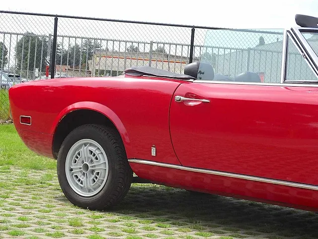 Fiat 124 sport spider 1800 - afbeelding 9 van  56
