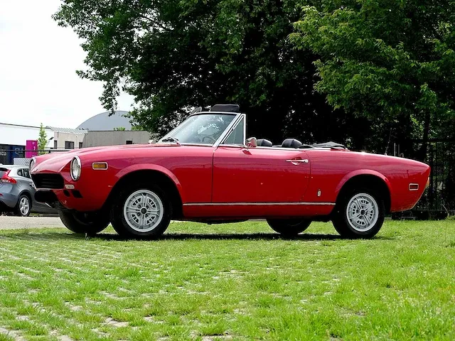 Fiat 124 sport spider 1800 - afbeelding 12 van  56
