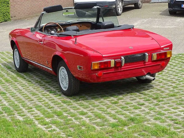 Fiat 124 sport spider 1800 - afbeelding 23 van  56