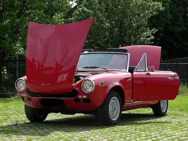 Fiat 124 sport spider 1800 - afbeelding 35 van  56