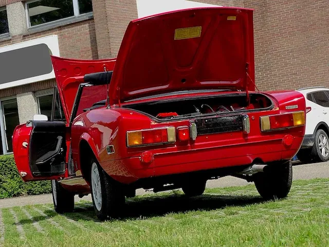 Fiat 124 sport spider 1800 - afbeelding 41 van  56