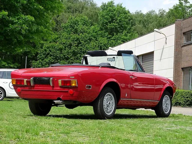 Fiat 124 sport spider 1800 - afbeelding 34 van  56