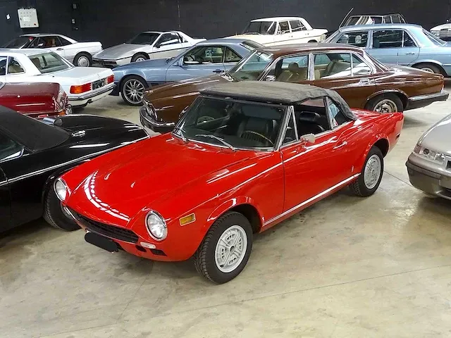 Fiat 124 sport spider 1800 - afbeelding 47 van  56