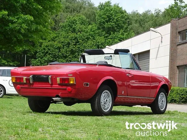 Fiat 124 sport spider 1800 - afbeelding 34 van  50