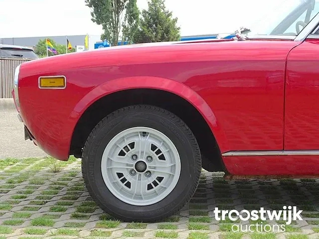 Fiat 124 sport spider 1800 - afbeelding 10 van  56