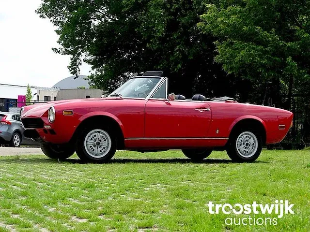 Fiat 124 sport spider 1800 - afbeelding 2 van  56