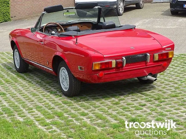 Fiat 124 sport spider 1800 - afbeelding 3 van  56
