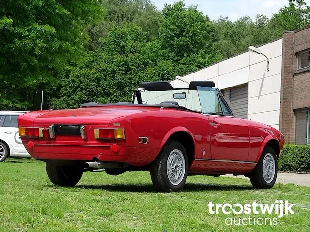 Fiat 124 sport spider 1800 - afbeelding 4 van  56