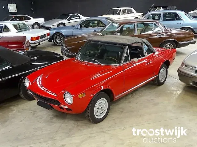 Fiat 124 sport spider 1800 - afbeelding 51 van  56