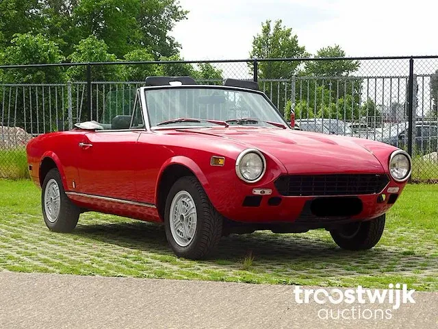 Fiat 124 sport spider 1800 - afbeelding 5 van  56