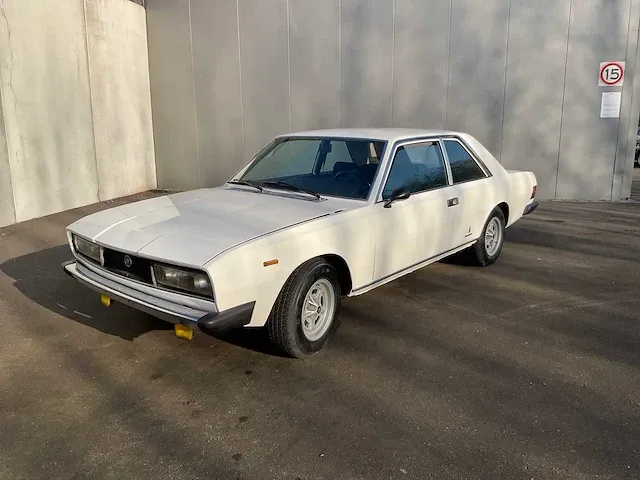 Fiat 130 coupe - afbeelding 12 van  20