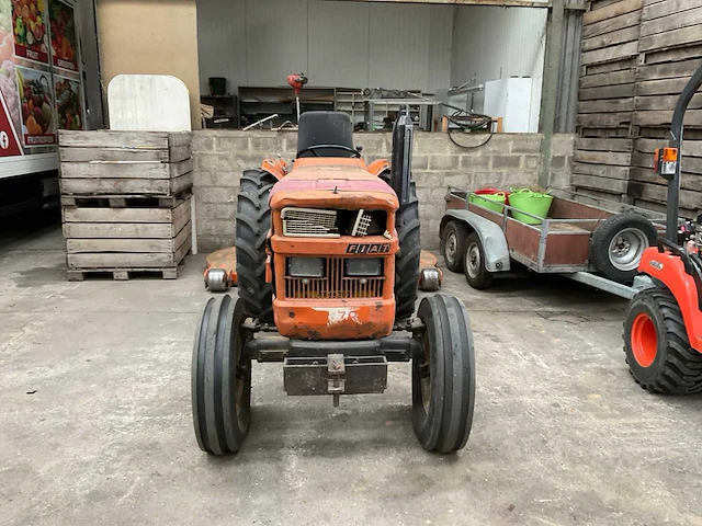Fiat 640 oldtimer tractor - afbeelding 7 van  14