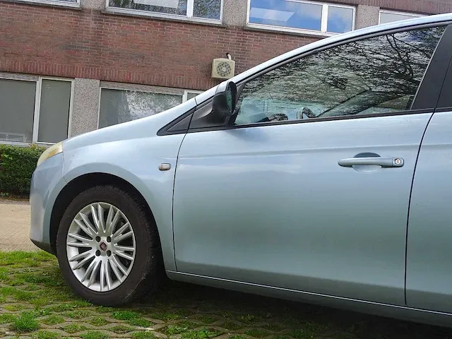 Fiat bravo 1.9 multijet - afbeelding 2 van  49
