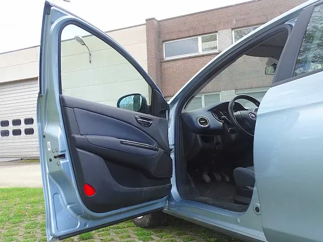 Fiat bravo 1.9 multijet - afbeelding 25 van  49