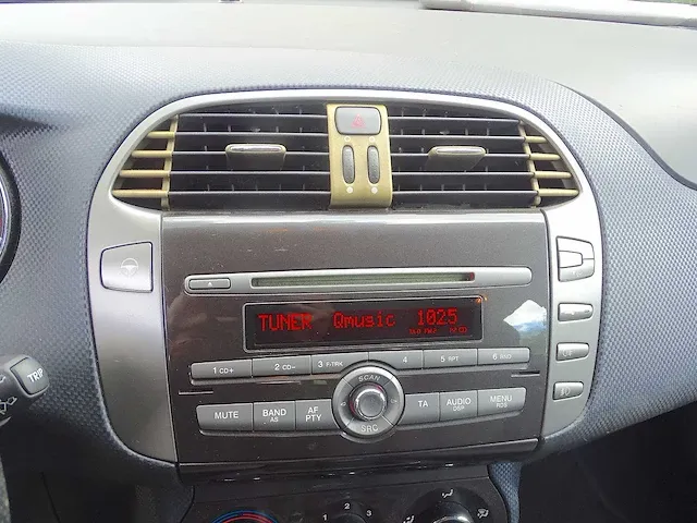 Fiat bravo 1.9 multijet - afbeelding 28 van  49
