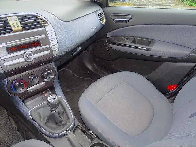 Fiat bravo 1.9 multijet - afbeelding 31 van  49