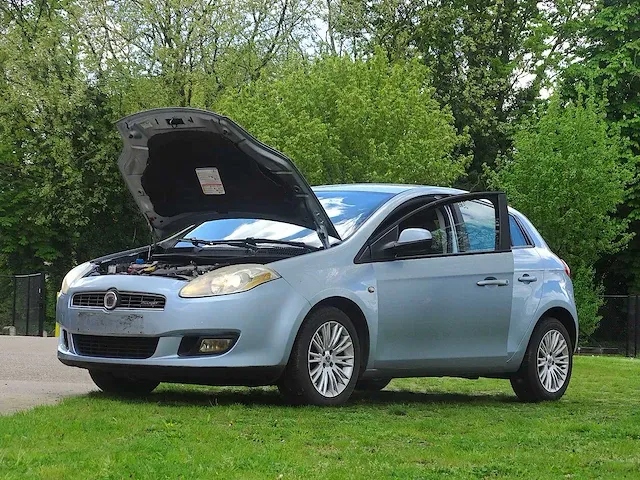 Fiat bravo 1.9 multijet - afbeelding 37 van  49