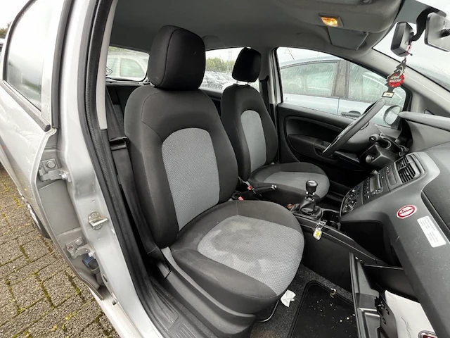 Fiat grande punto actual,2013 - afbeelding 16 van  28
