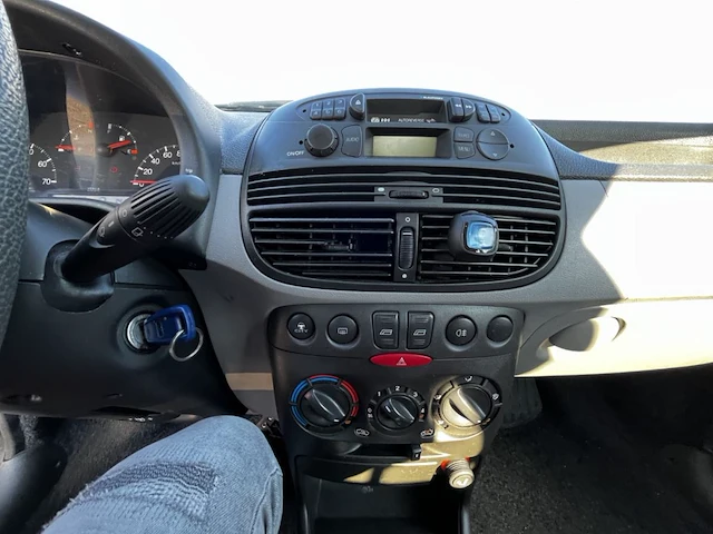 Fiat punto 1.2i 8v active 60 at, 2002 - afbeelding 2 van  28