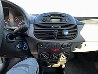 Fiat punto 1.2i 8v active 60 at, 2002 - afbeelding 2 van  28
