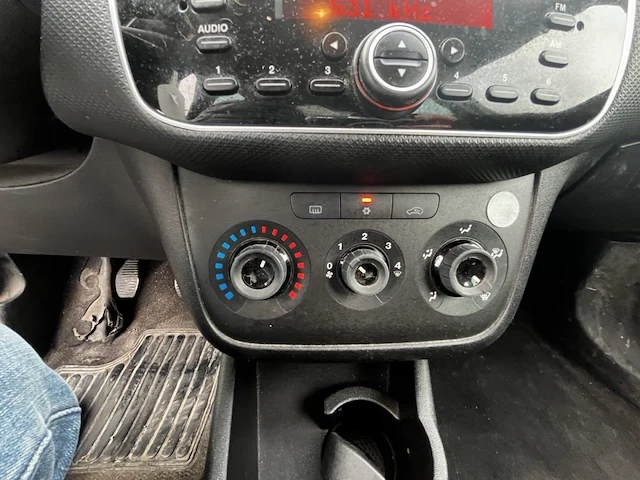 Fiat punto 1.2i young,2014 - afbeelding 2 van  35