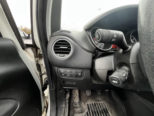 Fiat punto 1.2i young,2014 - afbeelding 7 van  35