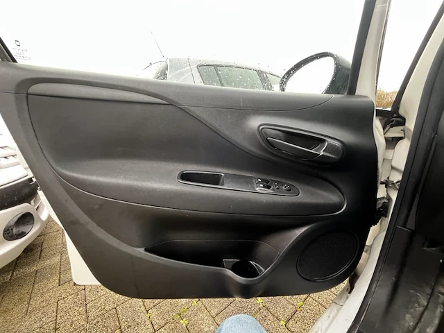 Fiat punto 1.2i young,2014 - afbeelding 8 van  35