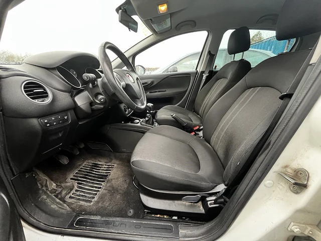 Fiat punto 1.2i young,2014 - afbeelding 9 van  35