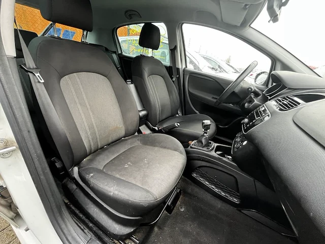 Fiat punto 1.2i young,2014 - afbeelding 16 van  35