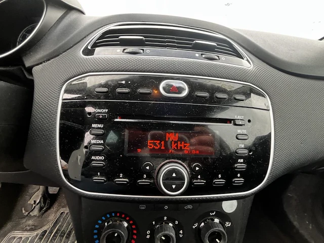 Fiat punto 1.2i young,2014 - afbeelding 35 van  35
