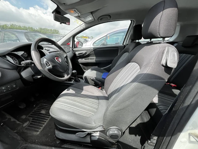 Fiat punto, 2011 - afbeelding 14 van  35