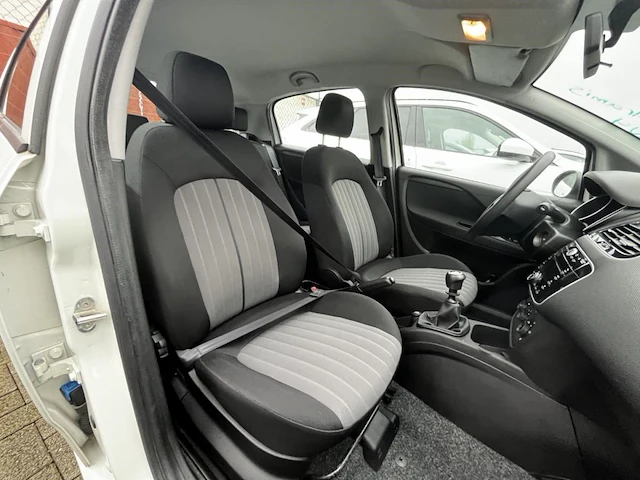 Fiat punto street 77,2018 - afbeelding 15 van  26