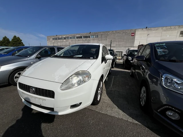 Fiat punto - afbeelding 1 van  25
