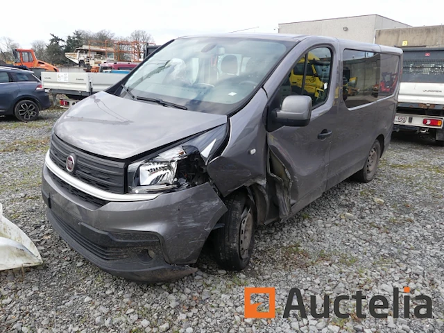 Fiat talento crashte bestelwagen - afbeelding 28 van  31