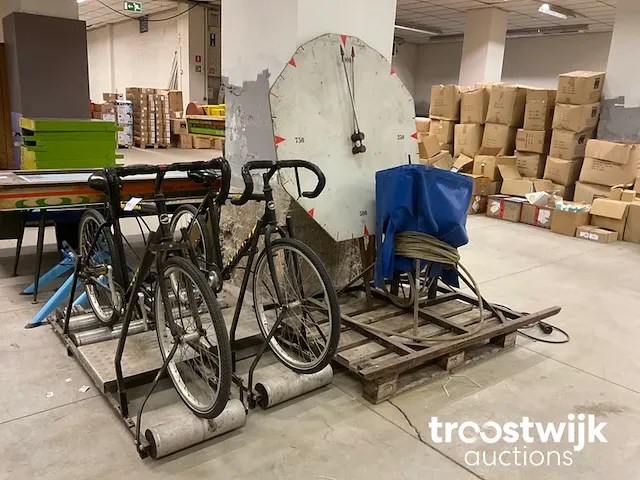 Fietsattractie - afbeelding 1 van  6