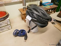 Fietshelm met fietsslot - afbeelding 1 van  1