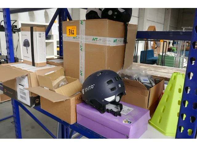 Fietshelmen + diverse items - afbeelding 1 van  7
