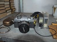 Filmrol fototoestel minolta xg-1 met lens md 50 mm 1:2, juwelendoos met sier juwelen, 6 polshorloges, goudkleurige portemonnee, leesbril - afbeelding 15 van  17