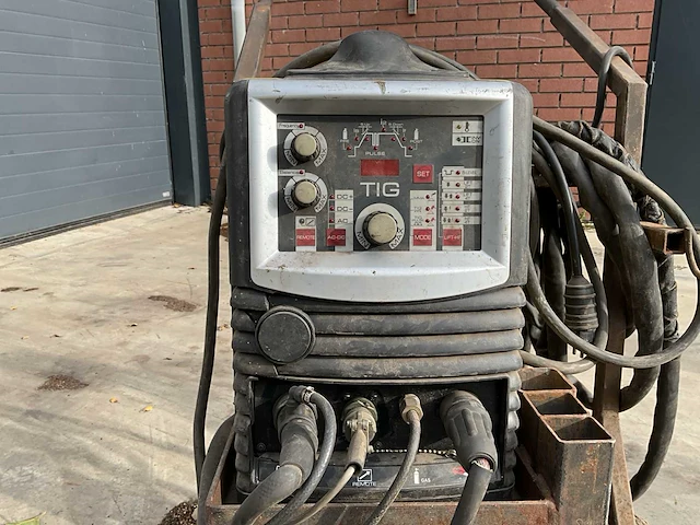 Fimer tt205 ac/dc tig lasapparaat - afbeelding 8 van  10