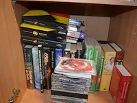 Fineer kolomkast 1 deur , ca. 350 dvd's, zak met boeken - afbeelding 3 van  11