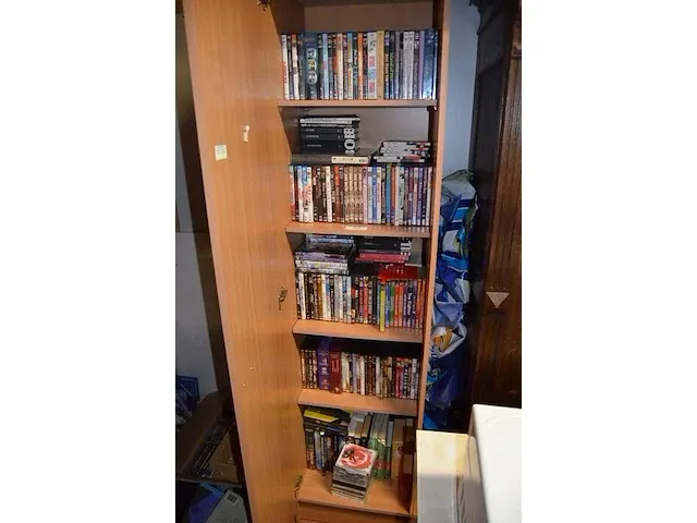 Fineer kolomkast 1 deur , ca. 350 dvd's, zak met boeken - afbeelding 8 van  11