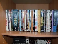 Fineer kolomkast 1 deur , ca. 350 dvd's, zak met boeken - afbeelding 9 van  11